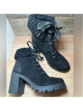 Qupid Black Lace Up Sherpa Trim Chunky Heeled Boots Size 6